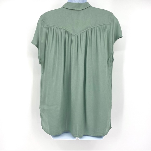 Lucky Brand 🍀 Green Solid Short Sleeve Top S - Picture 4 of 9